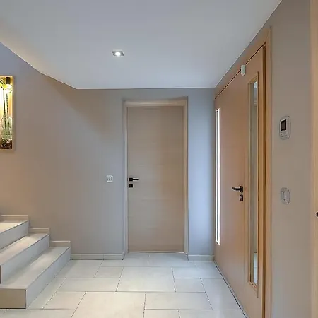 Beautiful Quiet Heated Pool Villa *