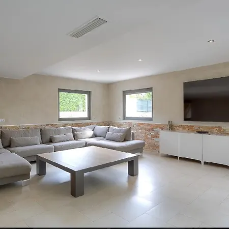 Villa Beautiful Quiet Heated Pool