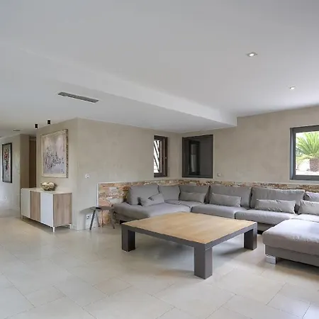 Beautiful Quiet Heated Pool Mougins