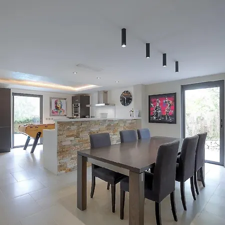 Beautiful Quiet Heated Pool Villa